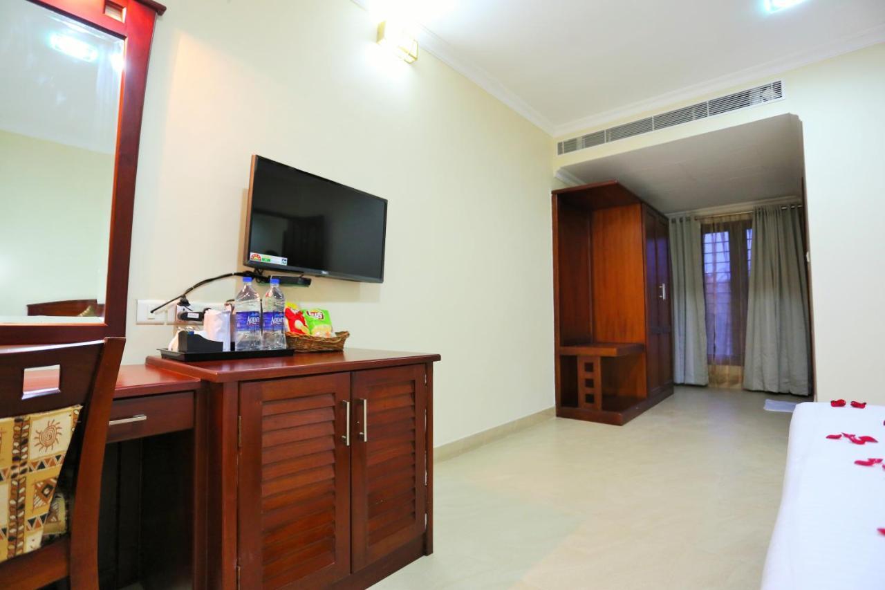 Hotel White City North Paravur Eksteriør billede