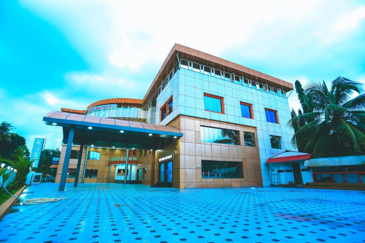 Hotel White City North Paravur Eksteriør billede